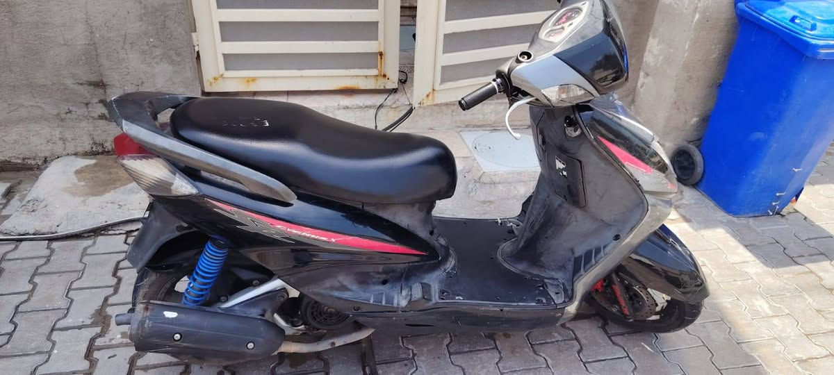 سلام عليكم دراجه سكنس نثيه نضيفه صارله اربع أشهر نازله من رمبه دراجه نضيفه مكينه ابلاديه سعره 625بيه بيه مجال للتواصل عله هذا رقم ***********

