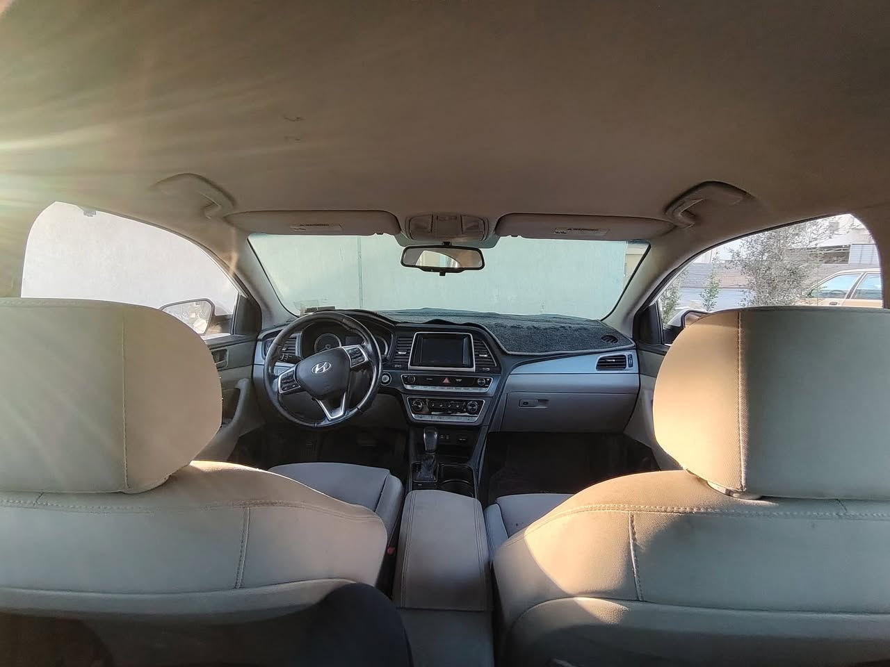 السلام عليكم 
للبيع هونداي سوناتا 2018 وارد امريكي
 حادث قطعة وحدة باب عكس السايق 
ماشيه 69000 mil 
مواصفات بصمة شاشه كبيره كشن كهرباء رادار نقطة عمياء بالمري و باقي مواصفات معروفه
مكينه 2.4 GDI 
كير و مكينه مكفولات 
رقم كربلاء و مكان كربلاء تحويل بأي وقت موجود 
سعر السياره 134 و بيها مجال للطيبين 
رقم للاستفسار
 *********** موجود هاتف و واتساب
