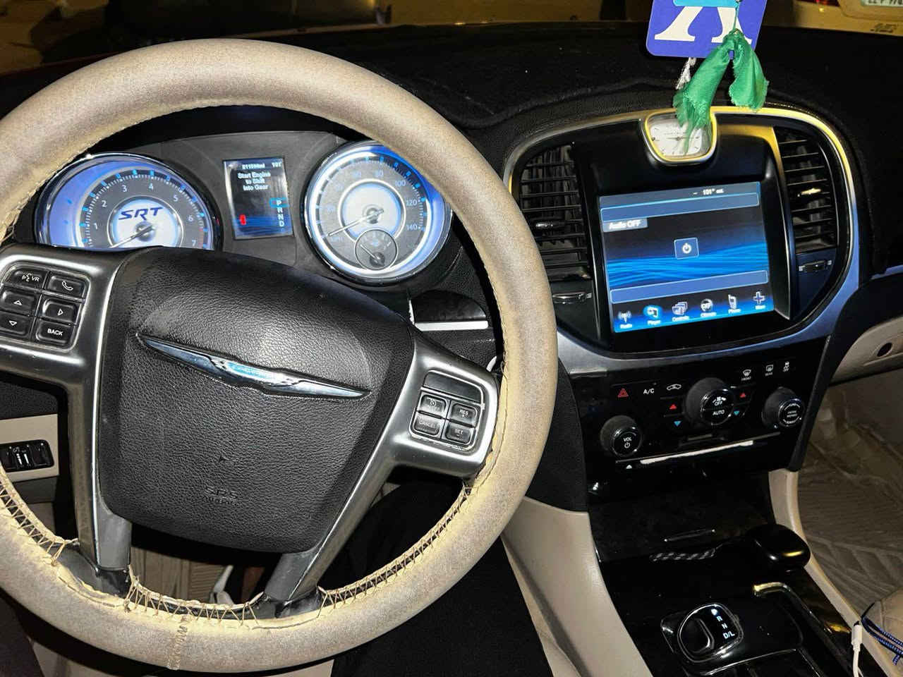 اوباما موديل 2012 اصل
خليجيه كفاله عامه ماعده بارد قليل لا فتح ولا صبغ ولا تبديل سياره جاهزه من كلشي تخم تاير ويل مكسيكي مكينه 3600 داخل عسلي كير ماوس شاشه كبيره تشغيل  عن بعد حساس كامره خلفيه سنويه 28 تحويل  مباشر 
سعر 170 بيها مجال.  *********** اتصال او واتساب البصرة, العراق
