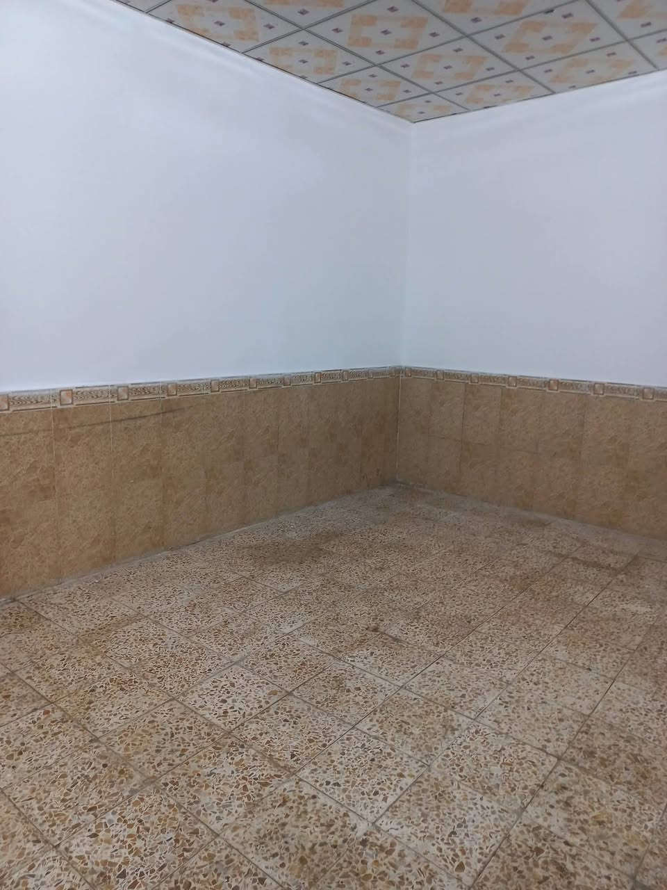 دار ٥٠م للبيع ..مكان يخبل...حي السلام

طابق واحد غرفه وصاله واستقبال
كونكريت بناء نظيف (مؤجر حاليا ٣٠٠ الف بالشهر)
السعر ١١٥.٠٠٠.٠٠٠ مليون .
***********
