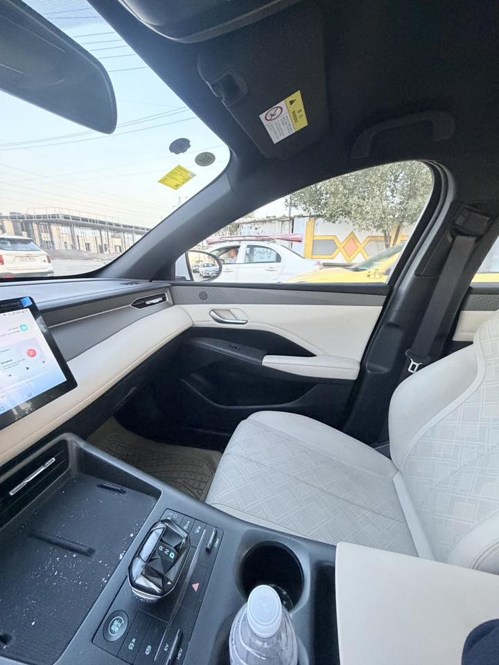 للبيع او مراوس نيسان صني ( عندي عمال)
سيارة سيدان مدمجة بنظام هايبرد🔥 PHEV 

تجمع بين محرك بنزين هايبرد   بلكن ومحرك كهربائي

بطارية ليثيوم فوسفات تدعم الشحن السريع

شاشة  إنش بنظام ملاحة وتحديثات OTA

نظام صوتي بـ6 مكبرات صوت + ميزة الكاريوكي

حساسات وكاميرا خلفية – مثبت سرعة – مقاعد جلد 

تصميم خارجي عصري بمصابيح LED ومقصورة عازلة للصوت

المواصفات 

حساس خلفي 

كامراة خلفية دوارة 

اوتو هولد

تشغيل السياره بصمه مع دخول ذكي

مقاعد جلد 🤍🤍

لايت زينون 

لد نهاري LED

بك لايتLED
✨✨
3انضمة للقيادة ✨

مانع تزحلق✨

مثبت سرعه 🫰🏻 

تشغيل عن بعد ✨
شاشة ذكية تدعم جميع البرامج

 سعة الخزان 65 لتر  تمشي بيها  2100 
سعرها 17.600
***********
ماشيه بس5 وعلى وضع شركه
