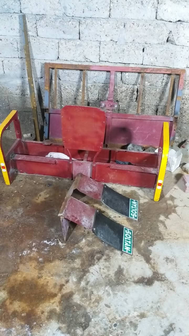 كراسي ستوته صلطان وصفحه مال بدي وزوج جاملغات تسكام وبليتات مال بدي
***********
