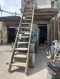 درج خشب تصعيد  البيع  ٥ امتار درج تسكام  بغداد مدينه الصدر قرب الحمام ...