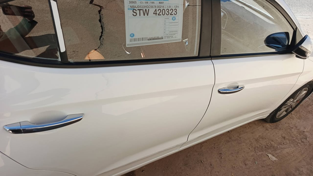 النترا سوبر2018 خليجي 
فول مواصفات … كفاله عامه 
المواصفات
مكينة 2000 دوش 
فتحة سقف سلايد 
تحكم ستيرن 
شاشة أندرويد 
 كاميرا   خلفي 
قطعتين تبريد 
حاكية و بلوتوث 
حساس أمامي
حساس خلفي
لد نهاري أمامي 
ويل كب كروم 
مري جانبية كهرباء + اشاير 
مود درايف ( اقتصادي و رياضي  // رقم بغداد 
مكاني كربلاء طويريج  ورقمي ***********
السعر 155
