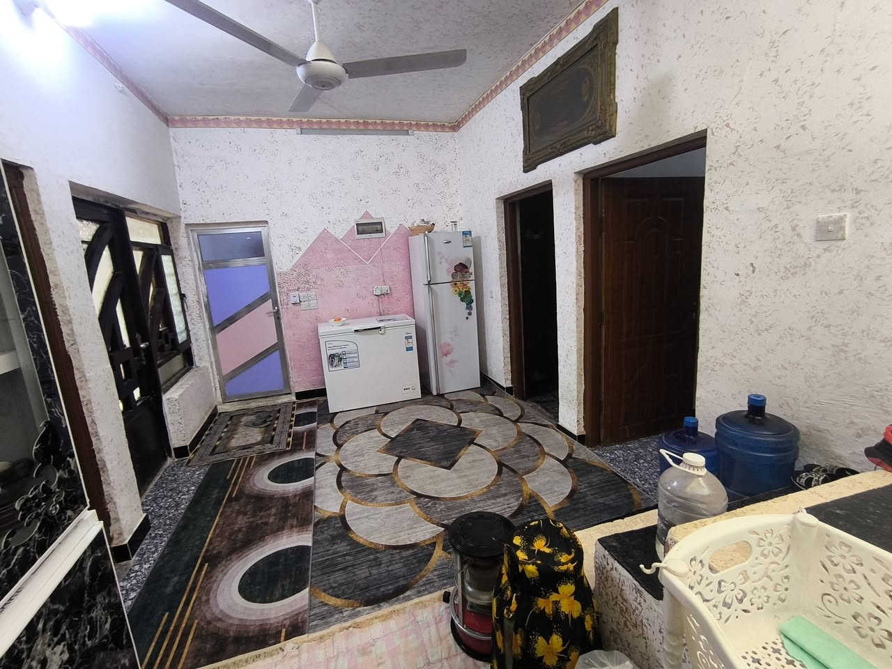 السلام عليكم بيت للبيع المساحه 100م بناء بلوك سقف عماده العنوان شارع المدرسه الدينيه قرب العماره الخشب السعر المطلوب50بي مجال تفاصيل اكثر اتصل ***********
