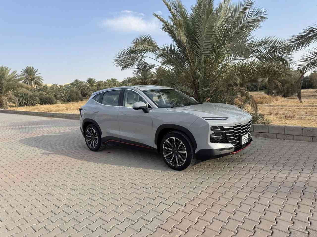 Dashing 1.6L Luxury
جيتور داشنج لگجـري 

ضمان وكالة هارلم 

الموديل: 2025

المحرك: 4 أسطوانات L1.6 تيربو 197 حصان حقن مباشر ناقل الحركة: DCT اوتوماتيكي من 7 سرعات العداد: صفر كيلو متر

استهلاك الوقود: 7.7 لتر لكل 100 كم

ضمان المحرك: 10 سنوات او 1،000,000 كم 

الضمان الأساسي: 6 سنوات وعداد كيلومترات

المواصفات

* إطارات قياس 20 إنج

* فتحة سقف بانوراما

* مقصورة الركاب من الجلد الفاخر

* مقعد السائق والراكب كهربائية

* مقعد السائق مع ذاكرة لحفظ وضعيات الجلوس

* مقعد السائق مبرد ومدفاء

* مقعد الراكب مبرد ومدفاء

* كاميرات محيطية 540 درجة

* شاشة التحكم بقياس 15.6إنج

* * شاشة القيادة بقياس 8 إنج

*نظام ابل كاربلاي واندرويد اوتو

* نظام أوامر وتحكم صوتي

* نظام صوتي 8 سماعات من SONY

* رادار تفاعلي

* تحذير مغادرة المسار

* نظام القيادة شبه الذاتية

* نقطة عمياء

* نظام تحذير الاصطدام الامامي والخلفي

* إنارة محيطية

* إنارة ترحيبية

* المرايا الجانبية قابلة للطي كهربائياً

* شاحن هاتف لاسلكي سريع

* خاصية إغلاق الشبابيك وفتحة السقف عن بعد

* مصابيح أمامية أوتوماتيكية زينون مع مصابيح نهارية LED

*التكيف التلقائي مع الضوء القريب والبعيد

* مسند الذراع الوسطي مع ثلاجة

* دخول ذكي (بصمة)

* تشغيل عن بعد

* صندوق كهربائي

نظام الفرامل اليدوية الاوتوماتيكي Autohold

* وضعيات قيادة متعددة

*6 وسائد هوائية

* موسيقى ترحيبية

* عتبات الأبواب مضيئة

* نظام تنقية الهواء مع شاشة لعرض البيئة الخارجية

* حساس للمطر

اتصال ☎️ ع الرقم سعر خاص او اتصل ع ارقام إذا شراء 

***********

***********

