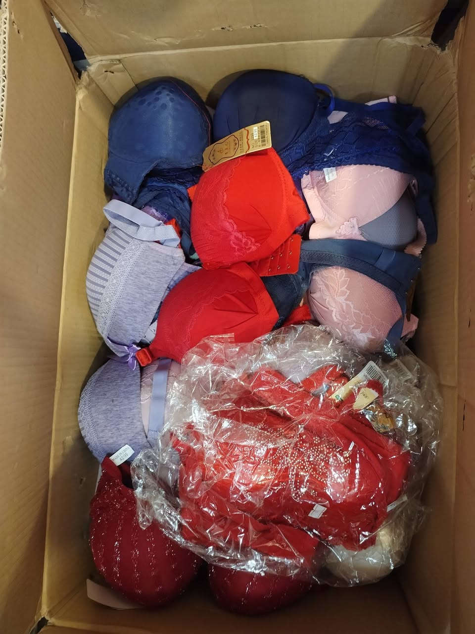 تصفيه محل اسعار جدا مناسب بظاعه مخليه يمي ب محل للاستفسار الاتصال ع هذا رقم. ***********
