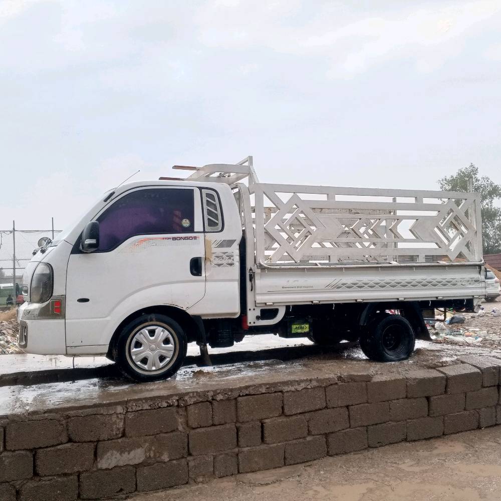 للبيع كيا بيك آب بحالة جيدة، تحمل متانة عالية للاستخدامات التجارية اليومية. تحتوي على هيكل واسع ومتين مثالي للنقل. السيارة نظيفة من الخارج والداخل، ومجهزة بمقاعد مريحة وسقف معزول. تشتهر بالاقتصادية في الوقود وتعتبر اختياراً ممتازاً لمن يبحث عن سيارة عمل موثوقة.