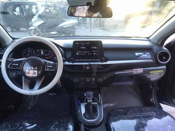 ياالله كيا  فورتي للبيع موديل 24 السعر 160 وبيها مجال شي بسيط سيارة حلوة ماشية 42 اي قطعة مامبدلة بيها والحادث موضح  بلصور السيارة ويل كب مامتواجد على الفيس هذا رقمي ***********
