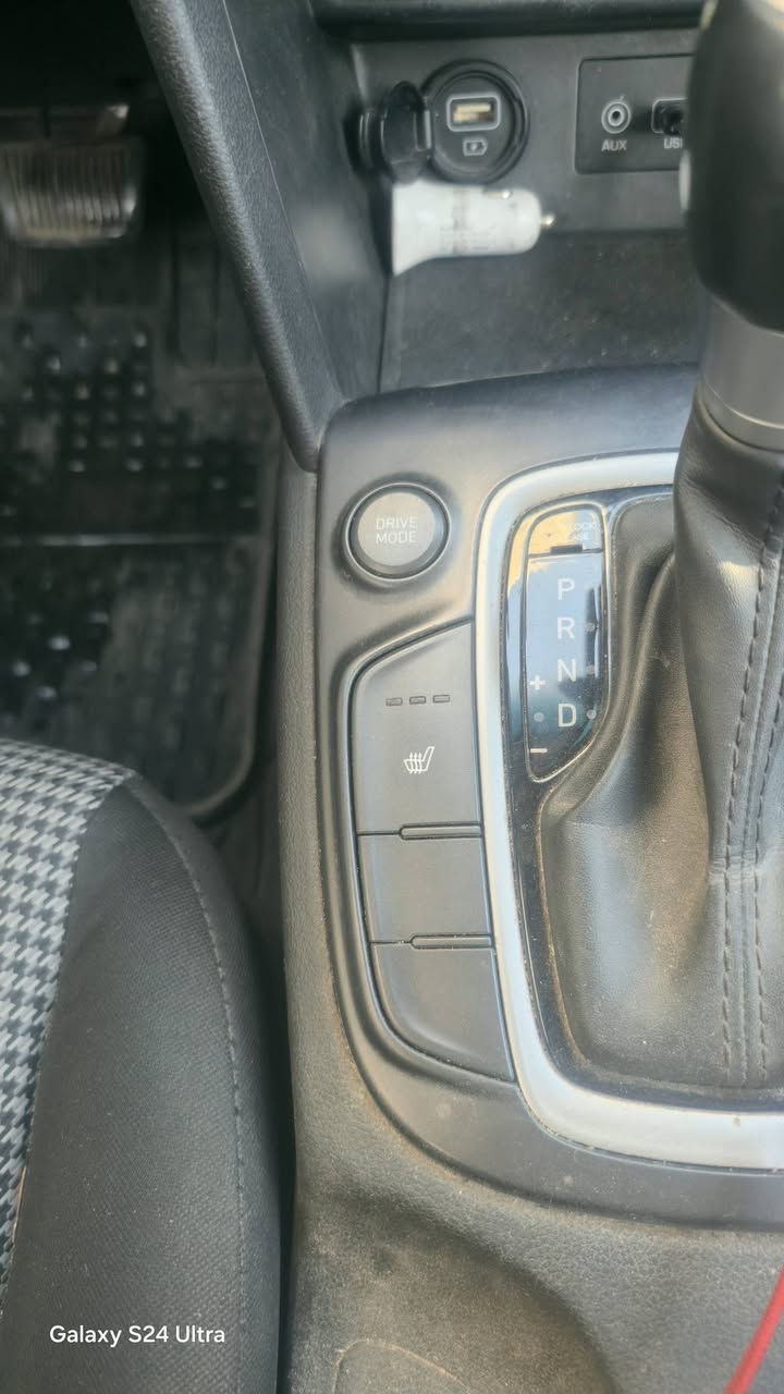 هونداي كونا 2021
محرك 2000 كير at
سياره فول ما عده فتحه 
حادث كما موضح بالصور 
سعر 133
ستفسار ***********
