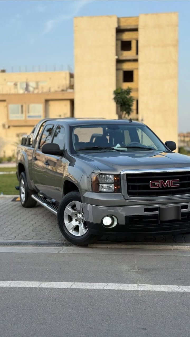 جمسي. سيرا        #بدي_قصير
مديل 2011
ماشية 184 km
وارد كندي 
#كفالة_كص_وفتح_شاصي_وسرقة
#ادوات_دخول_جديد_متومة_اصلي

مكينة 8 سلندر 5300 
شاشة اندرويد 
تحكم ستيرن جهتين 
كشافات زنون 
تبريد ثلج ❄️
حدادية طوبة. شرط 
تخم تاير جديد 
سيارة جاهزة. للخير 
#المكان_بصرة 
#السعر_اتصل_وتدلل
***********
