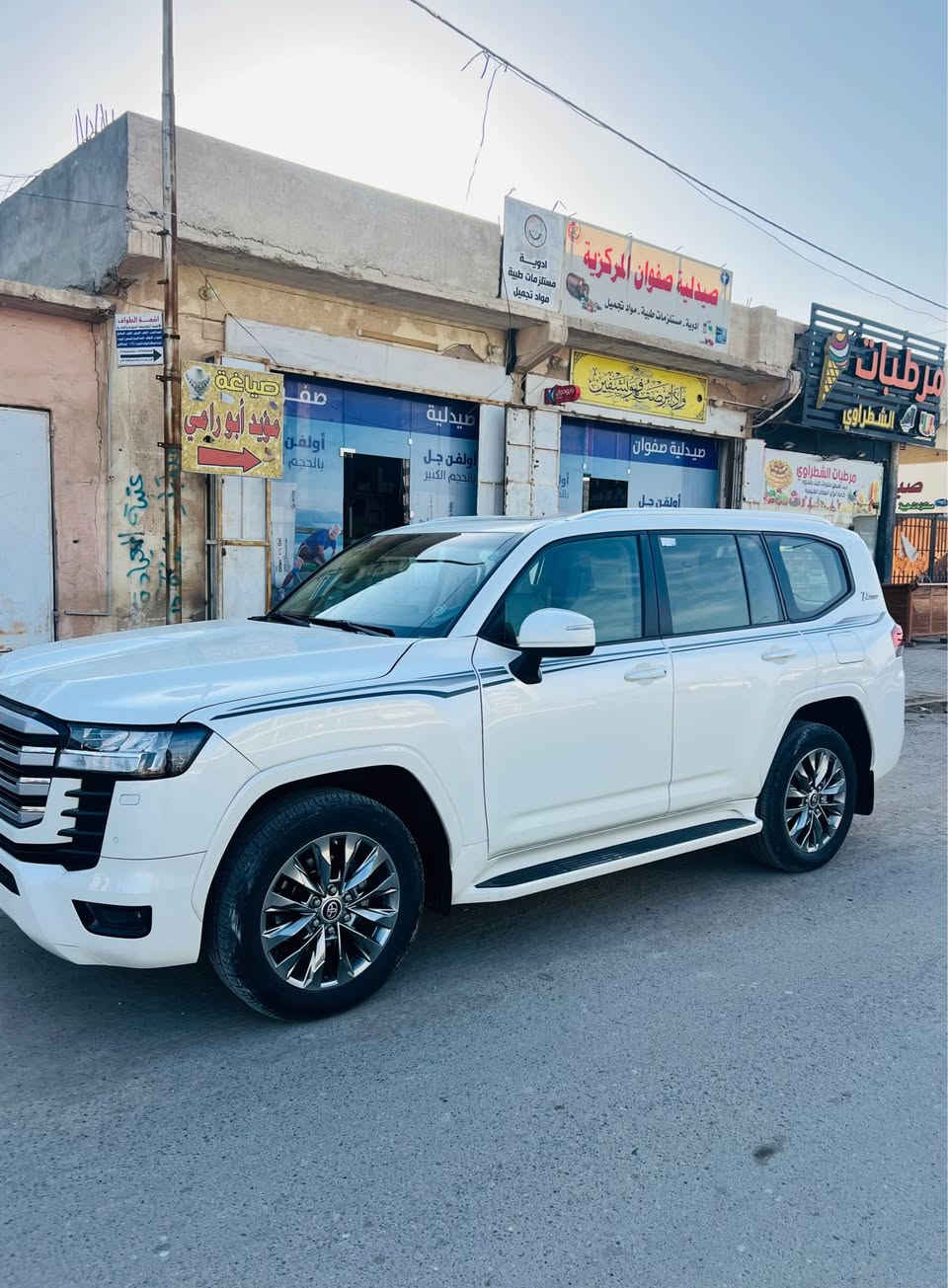 السلام عليكم 
لاندكروزر 2022 GXR 
رقم سليمانيه 
شركه ساز ام الضمان 
تنفس طبيعي 
ماشيه 63 الف 
مكفوله كفاله عامه 
مواصفاتها 
كرسي كهربائي 
تحكمات ستيرن 
حساسات اماميه وخلفيه 
مثبت سرعه 
كشنات تدفئه وتبريد 
تشغيل عن بعد
السياره فول مواصفات 
مكان السيارة صلاح الدين
للاستفسار اكثر /***********/*********** تكريت, عكار
