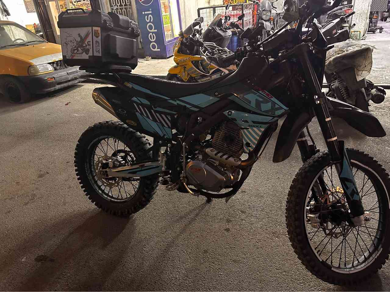 سلام عليكم 

قفاز   Crx 300cc 2025
9500km

واتساب 
*********** بغداد, العراق
