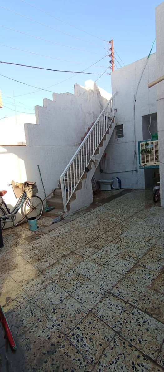 دار للبيع ملك صرف
المساحة 112متر/  ركن 
الموقع التحرير /  السكك
مقابل ديوان محافظة ديالى
الطابق الارضي
 غرفتين نوم .ومطبخ .واستقبال .وصحيات داخليه .
وصحيات خارجيه 
الطابق الثاني غرفتين نوم معزوله عن الارضي
للاستفسار الاتصال على الرقم 
***********
