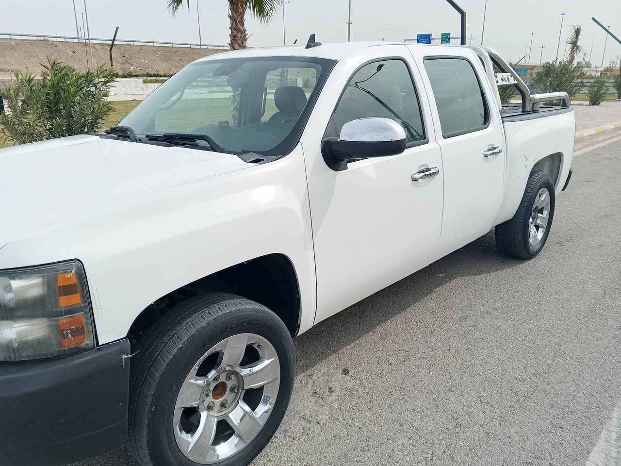 السلام عليكم سلفرادو 2013 رقم بغداد مشروع وطني السيارة نظيفة نقصهة بس صدر وقزان مال راديتر مزروف السيارة مصبوغة عام جمالية السيارة مصروف عليهة نوزلات جدد مال كصة بلاكات جدد وايرات باتري جدد بيهة منضومة غاز فيت بم جديد هوة القاعدة السيارة شغل واطلع بس الصدر القزان مال الراديتر اتسويهن السعر 110 ورقة *********** 

 المحرك 5.3 
8V
