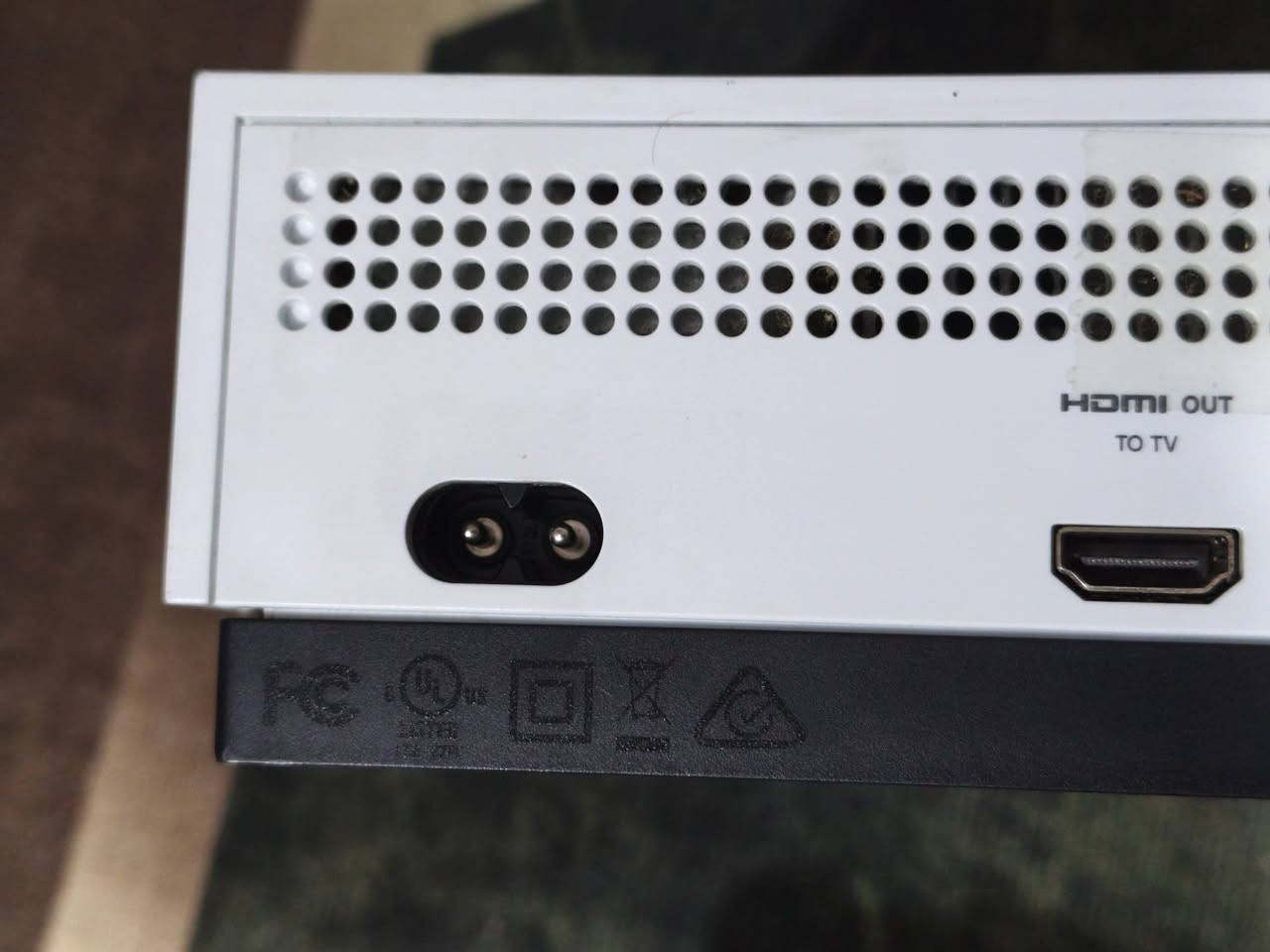 السلام عليكم  شباب 
Xbox One s 
الجهاز ذاكرة 1 تيرا لك ستيكر ما مفتوح  بي اشتراك كيم باس التمت اعلى فئة شهر ونص ومحمل بي العاب روكت ليك و فورزا هورايزون 5 وباتلفيلد 1 وبيس وبعد كم لعبة هم الجهاز تجي ويا يدة سيريس اس سودة وياها بطارية هم  
سعر 200 الف قفل شباب الجهاز واحد تيرا وما مفتوح ويدة السيريس وحدها غالية ب 50 الف والبطارية ب 15 الف اني كلهن عارضهن  مع الجهاز 200 ، واذا تريد انطيك يدة كيم سير إمكان يدة السيريس احسبهن الك 190 
بدون زحمة شباب الاسعار قفل من الاخير 
مكاني بغداد توصيل ماعندي توصيل ماكو 
***********
