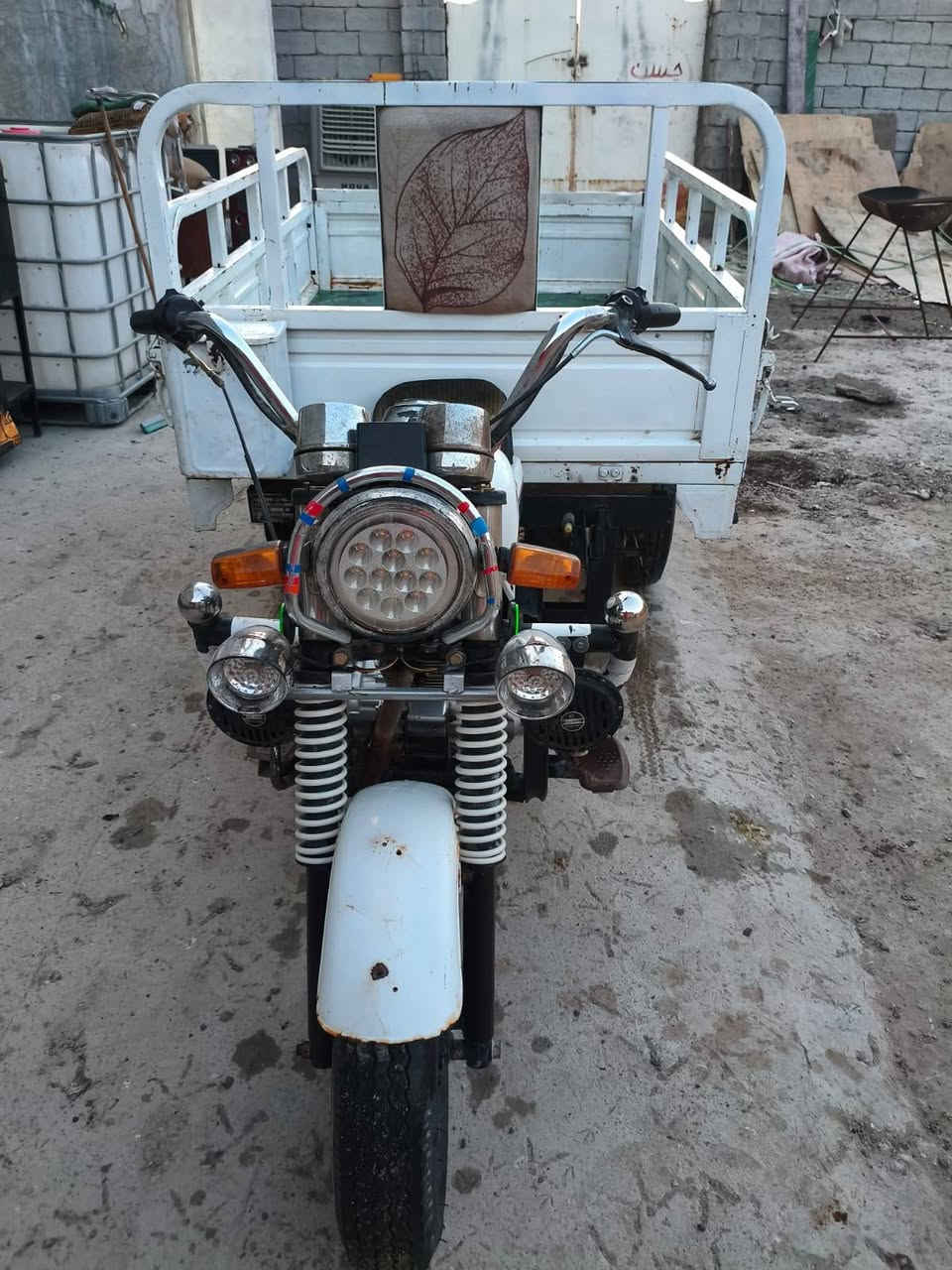 السلام عليكم
ستوته لبيع موديل 19 
محركه بعده بجيس 
تايراته جديدات 
كهربياته من طول لطول شغالات 
لمكان شطره حاوي العباس 
ستوته اوراق اصولي 
ستوته مكفوله من طول لطول 
ستوته يريدله بس سايق 
وشكرا الكم 
***********
