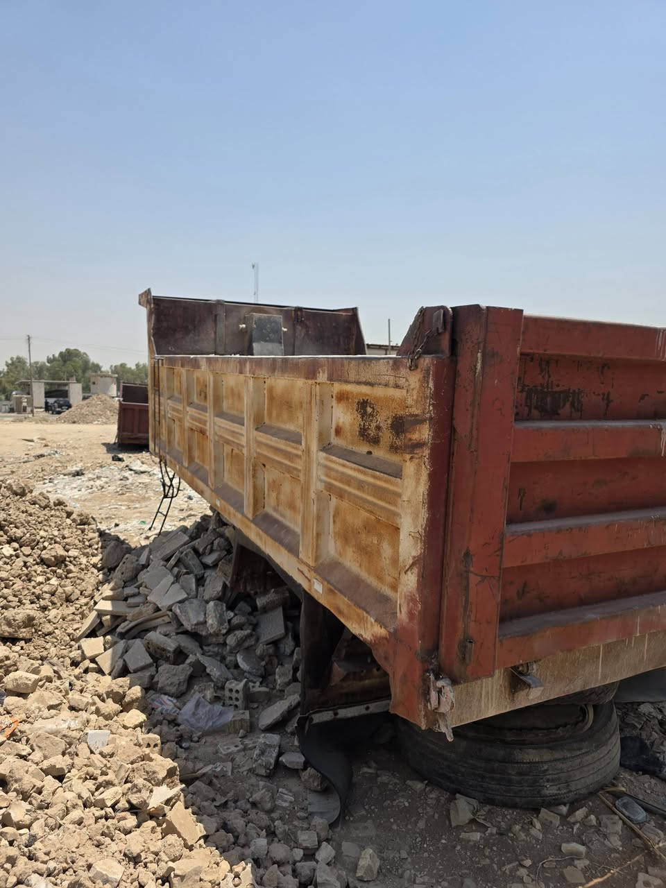 بدي للبيع بغداد نهروان مال سكانيا
طول ٥ متر سعر 10 أوراق ***********🫠 ***********
