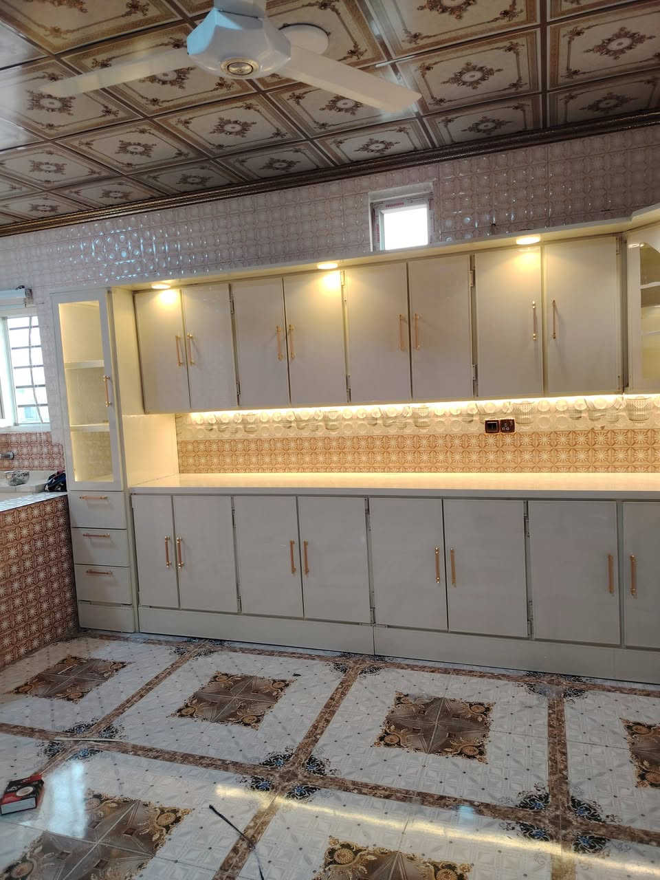 لنجعل مطبخ عالمك الأجمل 💯 الفن وابداع التصميم
كاونتر الاستاذ ( هشام ) الشركاط الجميله 
لتواصل وتساب ***********
