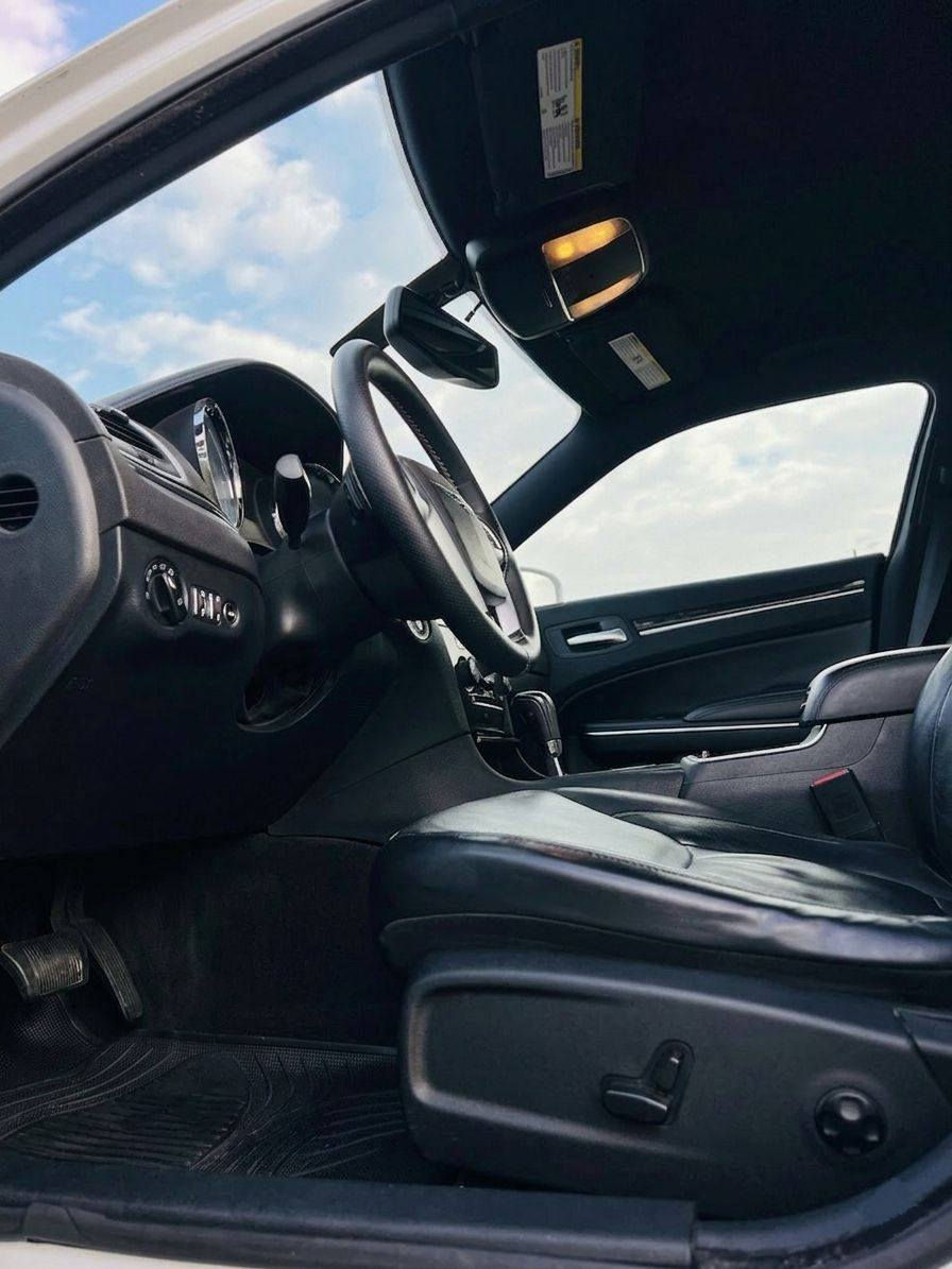 سلام عليكم اوبامه مديل 2014 مكينه 3600 بيه كصه ادوات متومه طبق الأصل سياره جاهزه معنه الكلمه كصه جنطه مكاني العماره سعره 60 وبيه مجال الاستفسار التصال على الرقم التالي ***********
