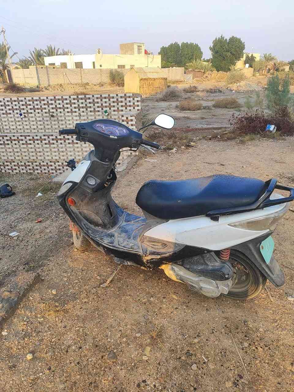 السلام عليكم ورحمة الله وبركاته
للبيع كامكو جي فور G4 
نضافه 90%
كابريتر جديد 
سلف جديد 
بلك رياضي جديد
تواير جدد 
كفرات نضيفه 
كهربائيات كلها شغاله 
نقص بيها الصالنصه طاكه فقط يرادلهة لحيم او تبديل
الدراجه نگرة سلف 
السعر 435 وبيهة مجال للطيبين 
ملاحضه الستان الوسط موجوده ضامه الي يريده
مكان ناصرية سوق الشوخ العكيكه
التواصل.  ***********
واتساب ورقم فقط فيس ما متواجد
