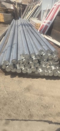 اعمده كهرباء ٩متر و١١متر العنوان بغداد الاتصال يوجد توصيل 07713684213