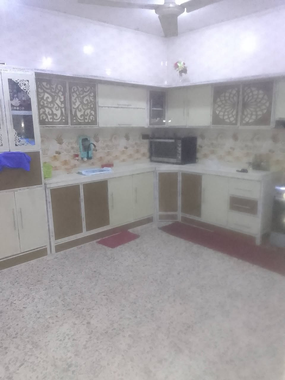 بيت طابو صرف  في حي المهندسين ٤مساحه١٢٥ خلف مدرسة عمر بن عبد العزيز  يحتوي على استقبال ومطبخ وكلدور وغرفة نوم وصحيات ومحل للاستفسار الاتصال على الرقم ***********
