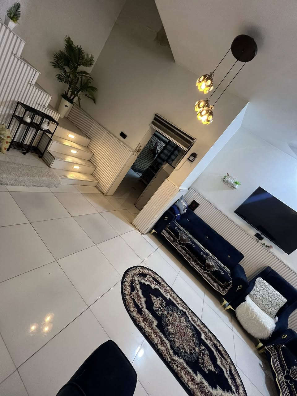 بيت للبيع كربلاء حي الأمل قرب مجمع الوارث عمود 83 المساحه 150 متر طابق ونص السعر 170 وبيه مجال***********
