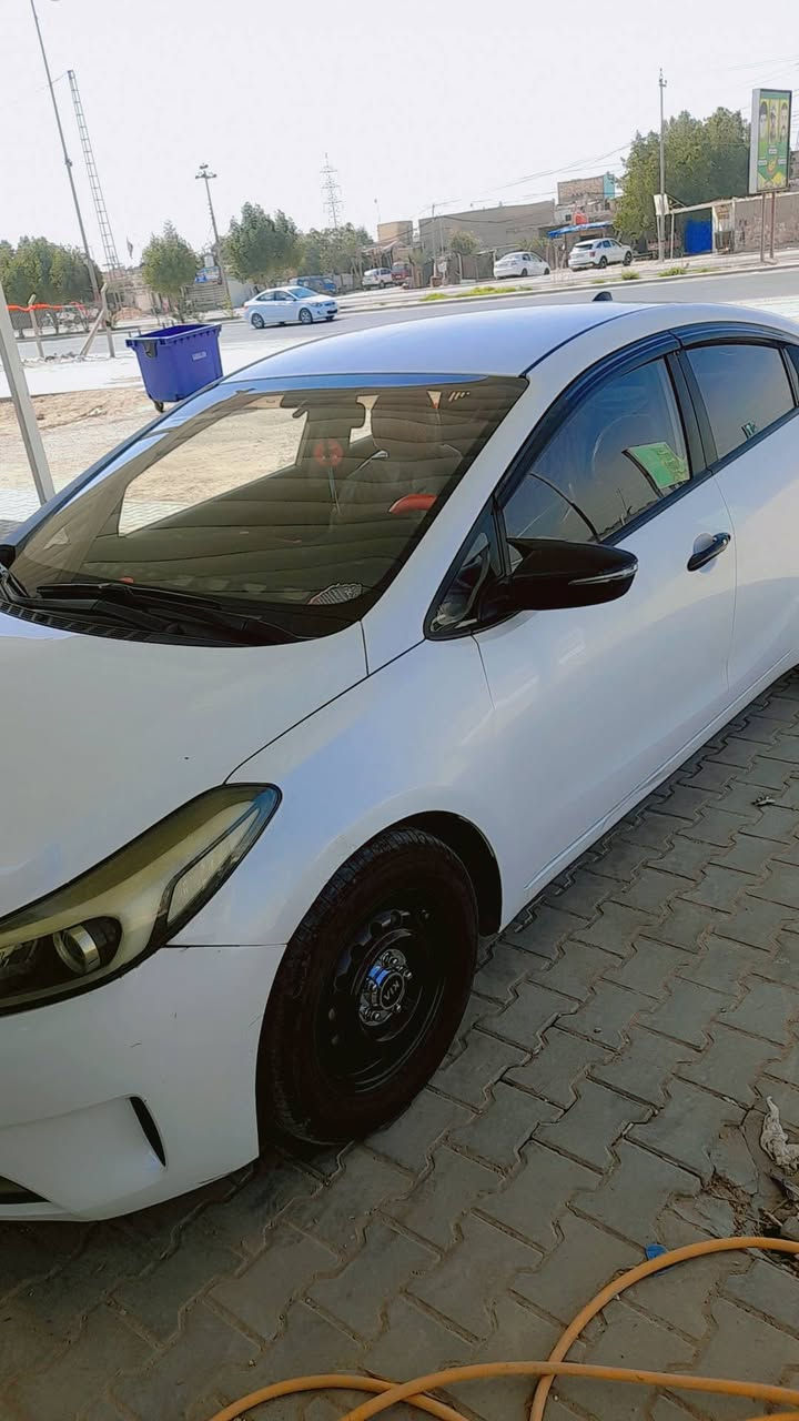 سلام عليكم سيراتو 2017 مكانه نجف
سياره احله من الصوره  تريد وكاله او تحويل 
السعر 128 وبيه مجال بسيط  بيه بارد مكانين بسيط 
شاشه  حساس خلفي 
عداد كروز مثبت سرعه  ماشيه 140 حقيقي شرط دك جرص 
كشنات جلد   تحكم ستيرن جهتين  
رقم  ***********  واتساب موجود
