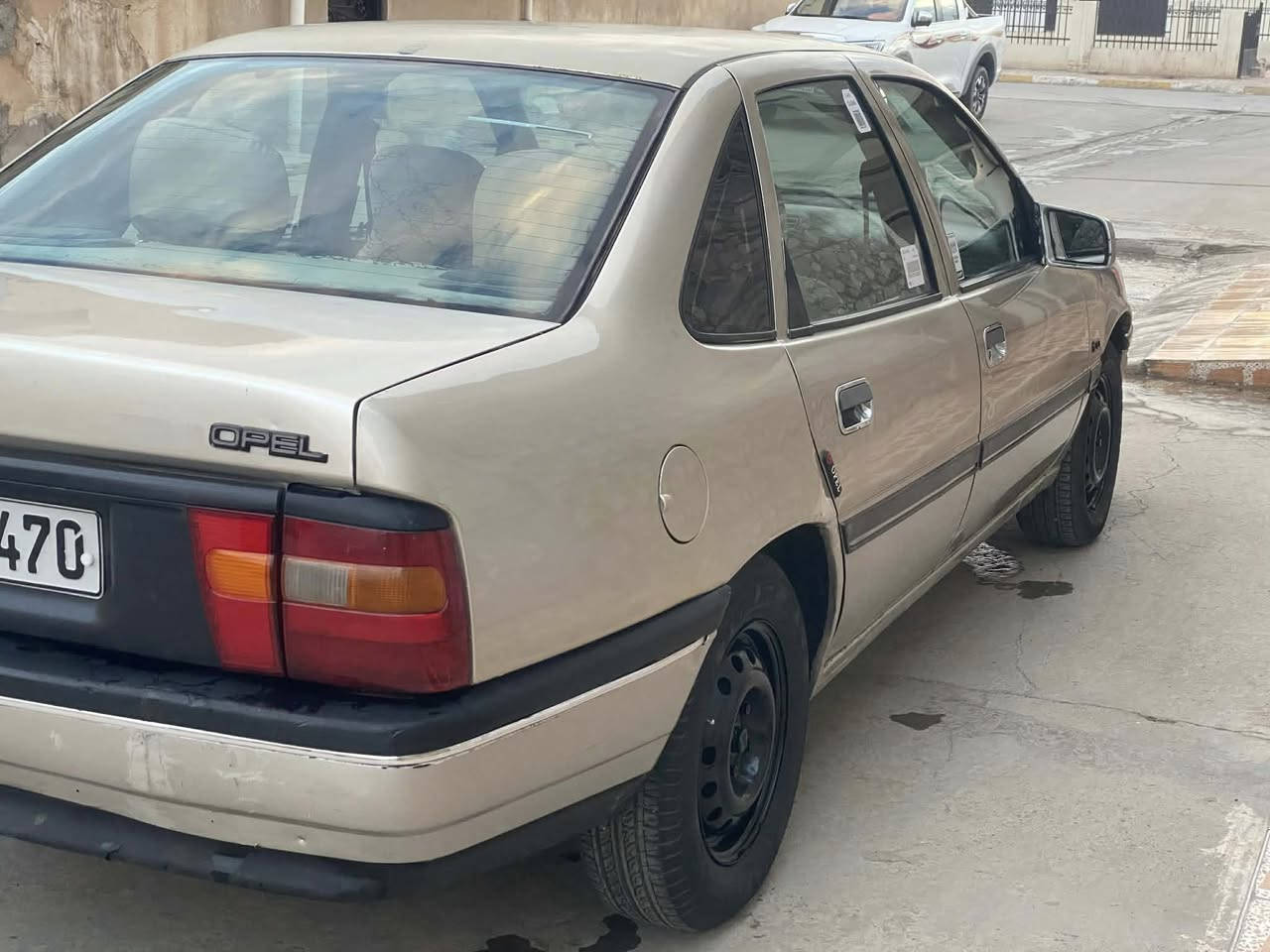 اوبل ٩١ محرك ٢٠ بيها ضرب من كدام خفيف بيها ضرب من خلف بدون دواخل كير توماتيك سنوي ساقط سنه منتهي اربع تايرات جديد سعره٤٠ مجال  رقم ***********مامتواجد علي فيس
