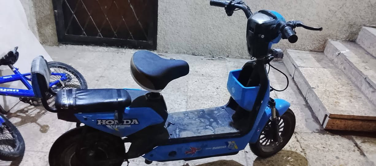 السلام عليكم دراجه شحن حجم 14السرعه 45بيهه نواقص قليله كلش والشاحنه بيهه عطل تصلح يم اي مصلح السعر 90قفل التواصل ***********
