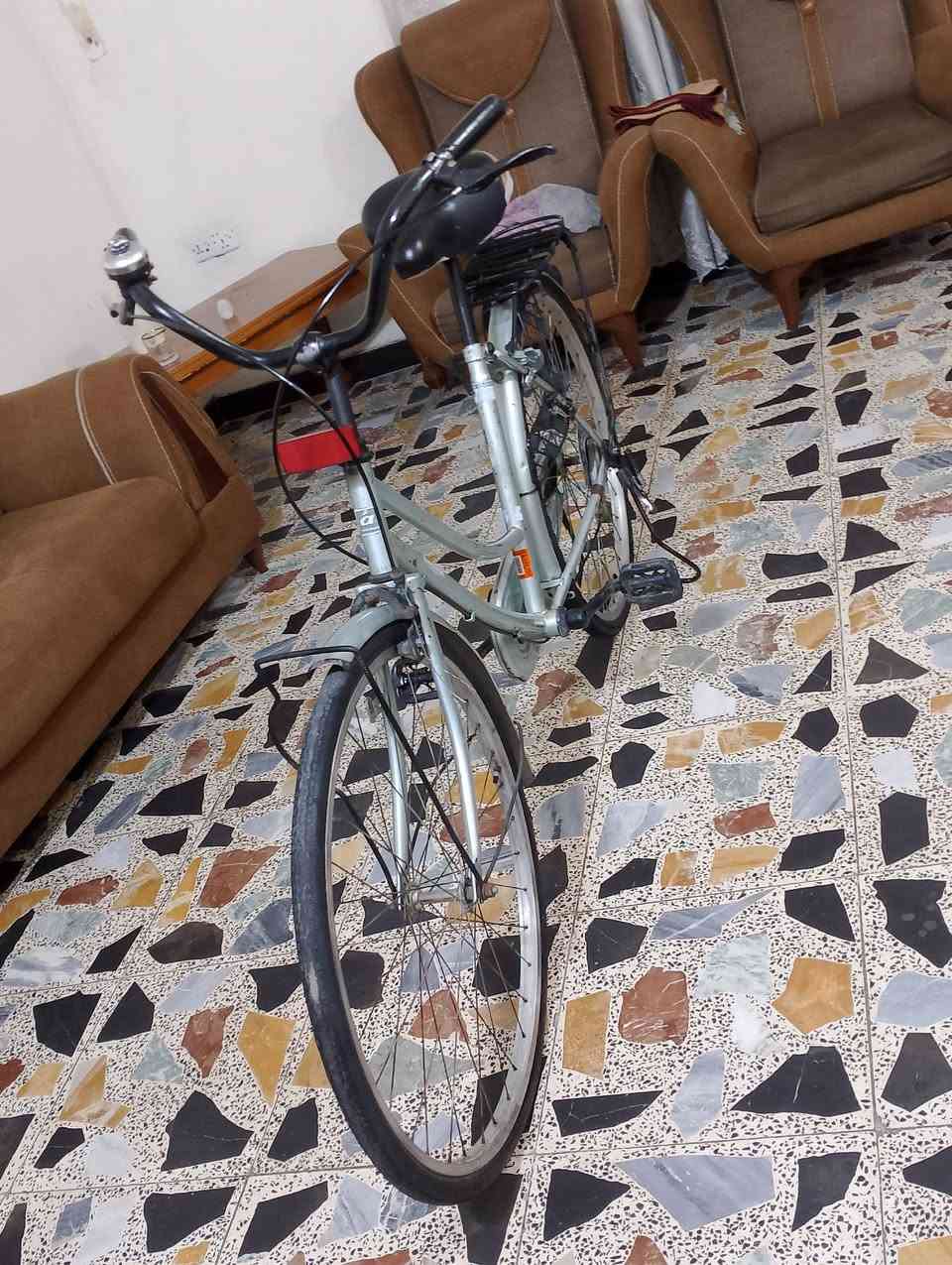 سلام عليكم بايسكل للبيع سعر 65 وبي مجال ***********
