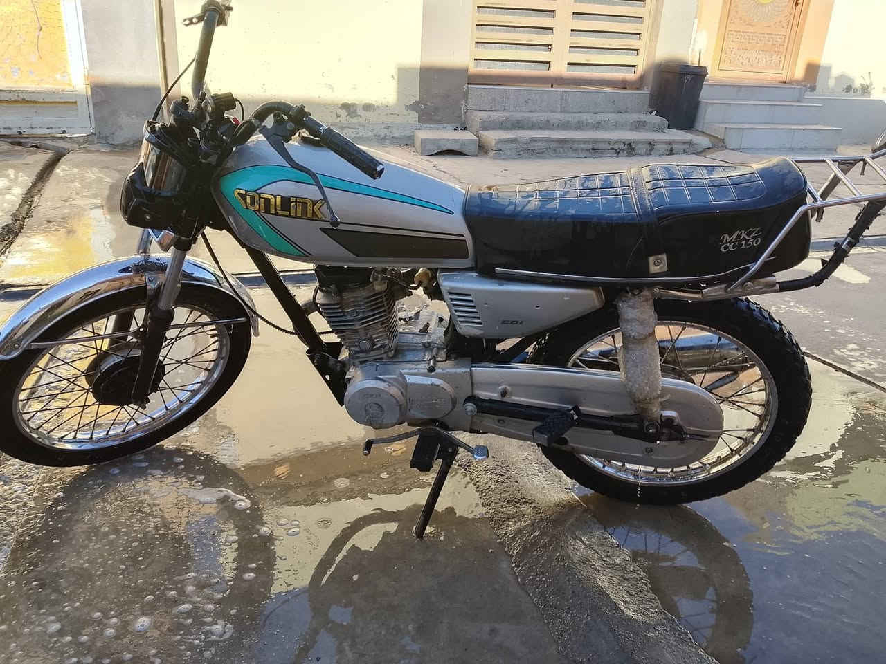 سلام عليكم نامي للبيع موديل 21 بدوم اوراق رقم شاصي و بليته فقط محرك مفتوح بس لا صرف لت تبخير ابد مابي صالنصه مكز تانكي و كوشن جديد تايرات زينه مابيهن عيب ماطور مال تروح بي للشغل و ترجع وسعر 250 مكاني خانقين ***********
