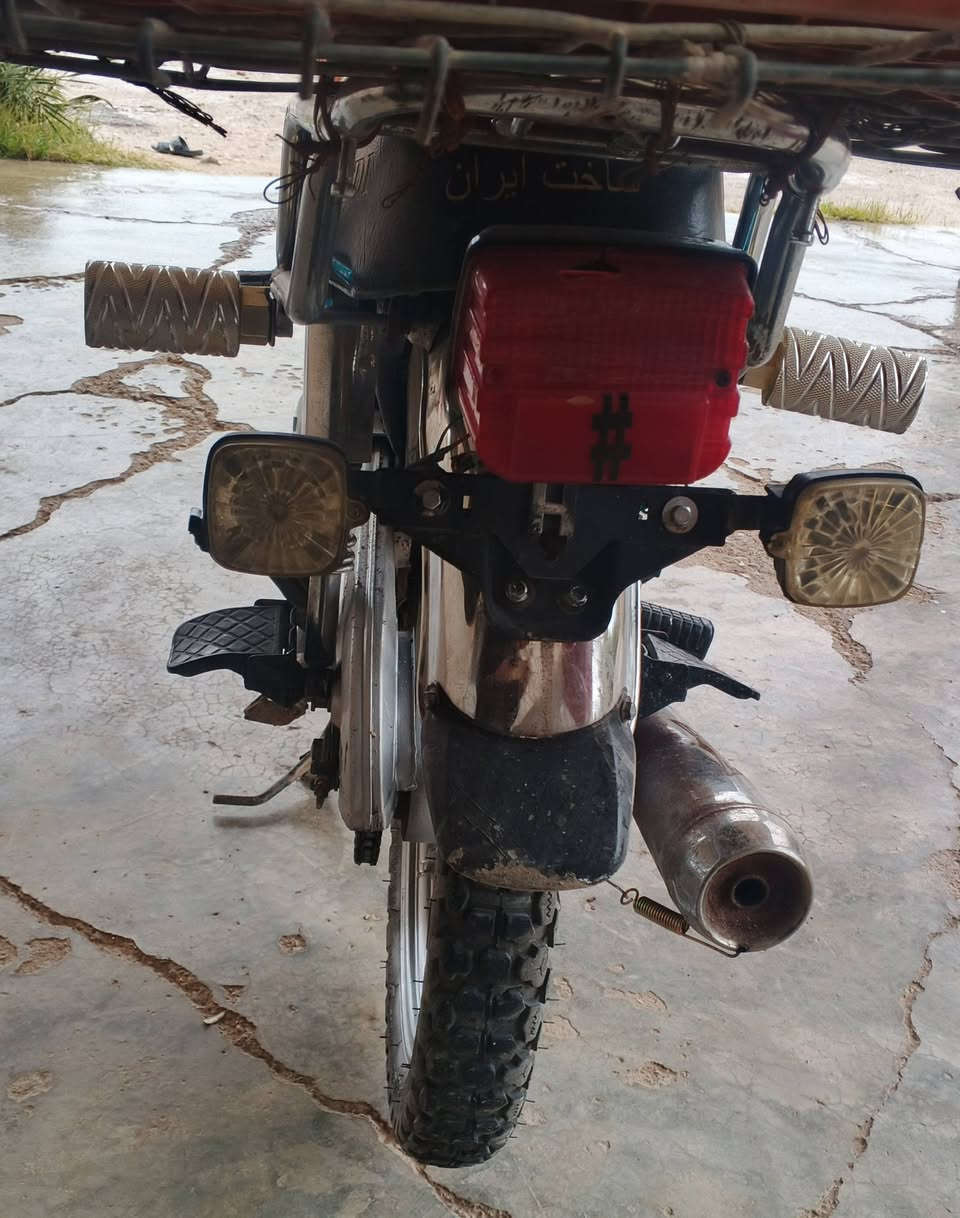 بيع مستعجل 410💵 وبيه مجال لشراي
سلام عليكم ورحمة الله وبركاته 

للبيع
سيفان 👍👉👍

موديل2021

محرك مفتوح 🔧🛠⚙️⚙️ 

كهربائيات كلها شغاله🚥🚦🚨

سلف هندر شغال

 ماطور علا أيدي مال جناي👍👍

العنوان صلاح الدين العلم هاتف ***********/***********
