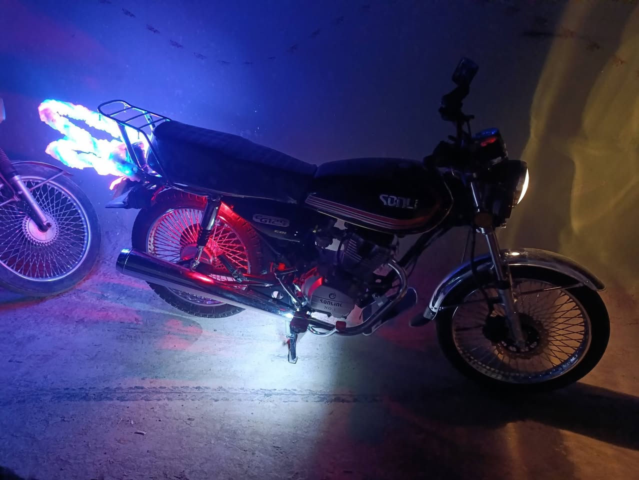 تراجه البيع سعر 800 بي مجال الوجه الطيب عنوان موصل رشيديه***********
