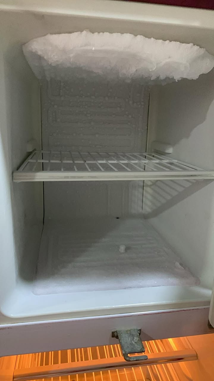 ثلاجه للبيع كلش نضيف احمر سعرها 175 وبيها مجال،، ثلاجه ابيض سعرها 50،، غساله مواعين للبيع نضيف بشرط سعرها 150 بيه مجال،، قلايه حجم كبير نظيف سعرها 25،،، الي يريد يجي خاص فقط رحمه والديكم،، ياالله


**إذا كنت صاحب هذا الإعلان وتريد حذفه لأي سبب، رجاءا أرسل رسالة إلى الدعم الفني**