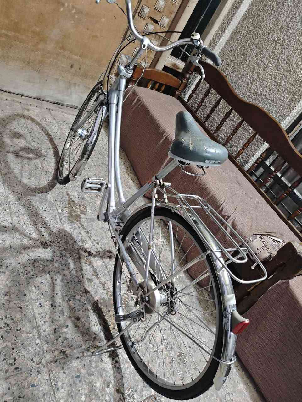 سلام عليكم بايسكل ياباني استيل حجم 26 كير 3 نمر وحساس كلش نضيف ما ناقصه شي السعر 85 بي مجال قليل للاستفسار *********** واتساب
