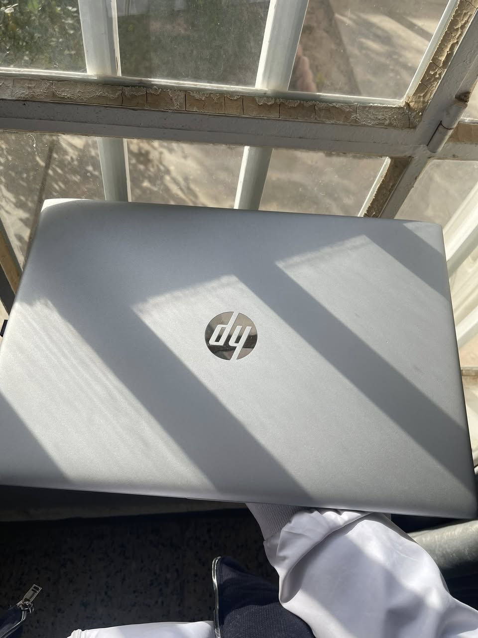 ادمن وافق لطفا
🔥 لابتوب HP ProBook 450 G5 | وحش المهام الصعبة 🚀💻
لطلابنا الغوالي (هندسة 📐، أمن سيبراني 🛡️، حاسبات 💻).. إذا تدور جهاز "لاب توب " يتحمل برامجك وشغلك وبنفس الوقت "نازك" ونظيف، هذا الـ HP هو الخيار الصح! ✨
🎯 ليش هذا الجهاز يفيدك؟ 🤔
 * 🛡️ لطلاب الأمن السيبراني (Cyber Security): المعالج جيل ثامن يدعم تقنيات الـ Virtualization بكفاءة، يعني تنصب (Kali Linux) وتطبق دروسك بكل سلاسة وبدون تعليق. ✅
 * 📐 لطلاب الهندسة: يشغل برامج التصميم مثل AutoCAD و SketchUp بأداء مستقر جداً بفضل الرام الـ 8 جيجا. ✍️
 * 🎮 لأهل الألعاب (Gaming): يشغل الألعاب المشهورة اللي تحبوها:
   * PUBG Mobile 🔫 (سلاسة بالمحاكي).
   * Valorant 🎯.
   * League of Legends (LOL) ⚔️.
   * CS:GO 💣.
✨ المواصفات الفنية (الوحش):
 * 📟 المعالج: Core i5-8th Gen (الجيل الثامن) - قوة وسرعة خرافية. ⚡
 * 💾 الرام: 8 GB - تنقل بين البرامج بلمحة بصر. 🚀
 * 💽 الهارد: 256 GB SSD - ينهض الويندوز بـ 5 ثواني بس! ⏱️
 * 🖥️ الشاشة: 15.6 انج - دقة ووضوح عالي، مريحة للعين بالشغل الطويل. 👁️

✅ الضمان:
 * 🛡️ الضمان: ضمان استبدال لمدة ١٠  ايام  في حال وجود أي خلل مصنعي (تشتري وأنت مطمئن). 💯
 * 🚚 التوصيل: متوفر لكافة محافظات العراق 🇮🇶 بـ 5,000 دينار فقط. 📦
راسل الصفحة 
#HP #ProBook #CyberSecurity #Engineering #AutoCAD ##العراق #لابتوب #Pubg #لابتوبات_العراق 🇮🇶


**إذا كنت صاحب هذا الإعلان وتريد حذفه لأي سبب، رجاءا أرسل رسالة إلى الدعم الفني**