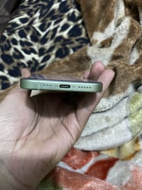 ايفون ١٧ العادي اللون المميز للبيع ( الجهاز مجرد مفتوح من الكارتونه) ا...