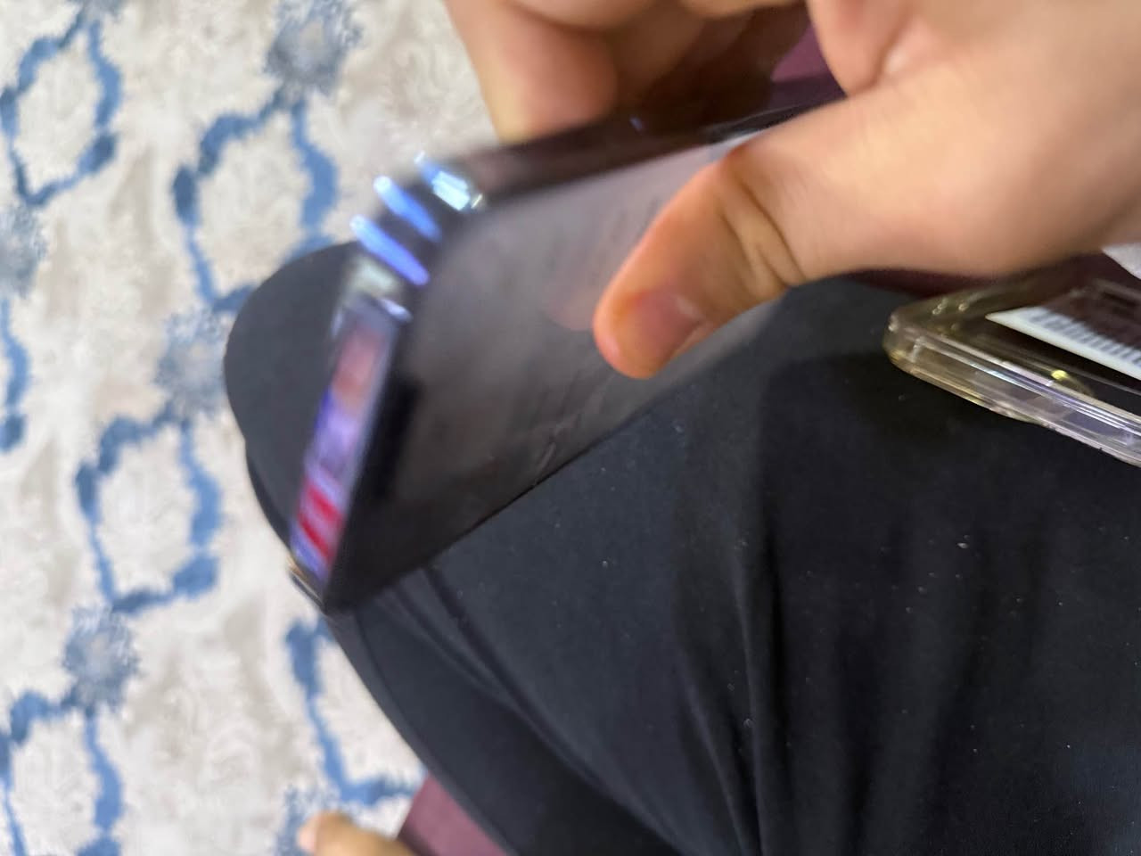 سلام عليكم 
ايفون : ١٣ برو ماكس 
ذاكرة واحد تيرا 
نضافة : حلوا
بطارية : ٩٣
يكولون : ماممتوح مامصعدة 
بس انة اكول مصعديه 
جهاز : امريكي 
كارتون مطابق
سعر : ٧٥٠ 
اشراي بنتصل 
***********
عنوان : بصرة تنومة البصرة, العراق
