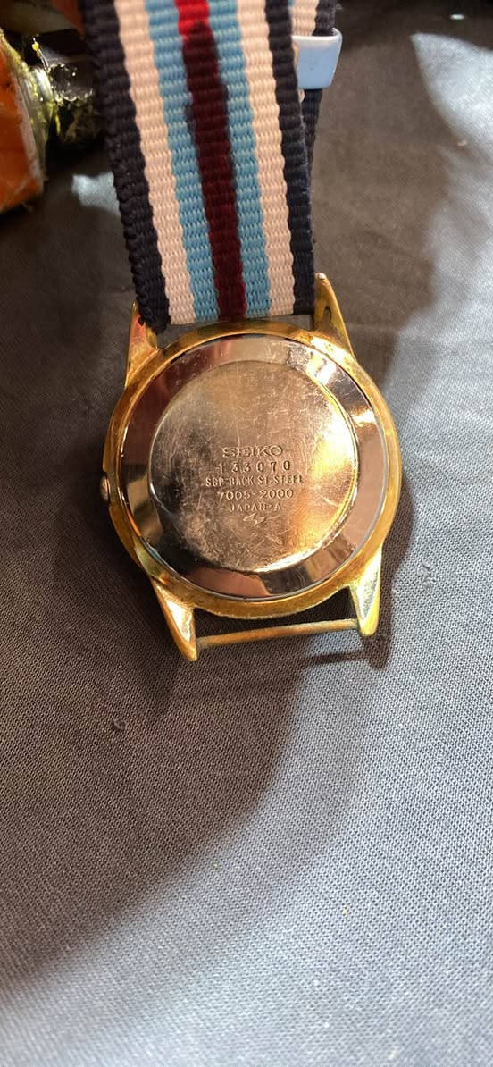 کاتژمێری کلاسیک:- 

👈سایکۆی یابانی ١٩٨٠

-ئۆتۆماتیک 
-١٧ بەرد
-رۆژمێر

بۆداواکردن پەیوەندی بکەن بەم ژمارەیەوە:- *********** السليمانية, العراق
