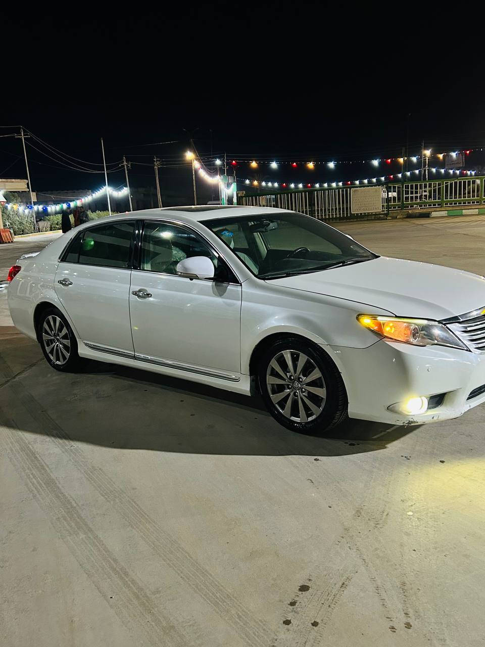 السلام عليكم تيوتا افلون للبيع خليجي كفاله من لصبغ موديل 2011 رقم بغداد سياره فول مواصفات فتحه 5بصمات  كامره شاشه كشنات كهربائي جلد لايت زنون حساس امامي خلفي لسيارة فول واحد علا واحد جاهزه مكينه وكير وحداديه وتخم تاير كله جديد تبريد ثلج لمكان بآبل لسعر 175 لتصال ***********
