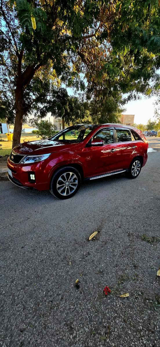 سلام عليكم سورنتو 2014 وارد امريكي حادثه بس البنيد نفسه مصلح والباقي كفاله سياره فول مواصفات مكينه 6 لاستفسار رقم هاتف ***********
