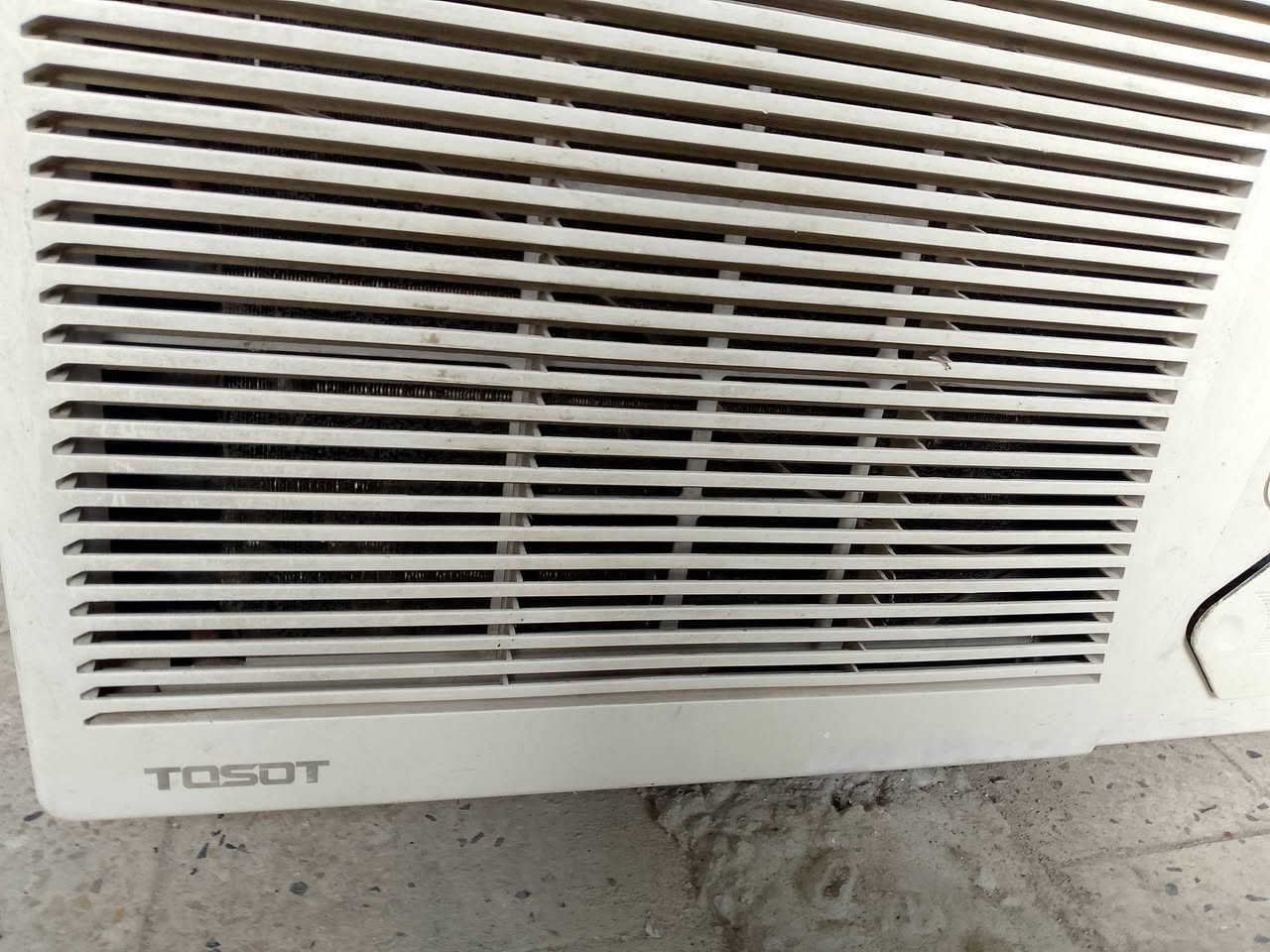 مكيف للبيع 2طن نضيف ابشرط الشغل تبريدثلج وتدفه شغال عنوان بغدادالزعفرانيه الاتصال ***********لسعر170
