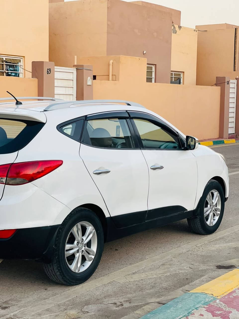 السلام عليكم رمضان كريم علينا وعليكم تقبل الله صيامكم وطاعتكم
هونداي توسان خليجي موديل ٢٠١٣ 
رقم بغداد دولي بأسمي شخصياً  
مكينه مامفتوحه بشرط ومكفوله
تبريد ثلج
حداديه جديده 
تخم تاير 
السياره بوضع الشركه
بيها قطعتين صبغ فقط
السعر بلاااااااش ١٢٣ وبيها مجال بسيط 

مكان السياره بابل الشوملي 
للأستفسار ***********
