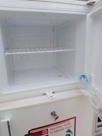 ثلاجة فريزر • مثقوبة • النجف