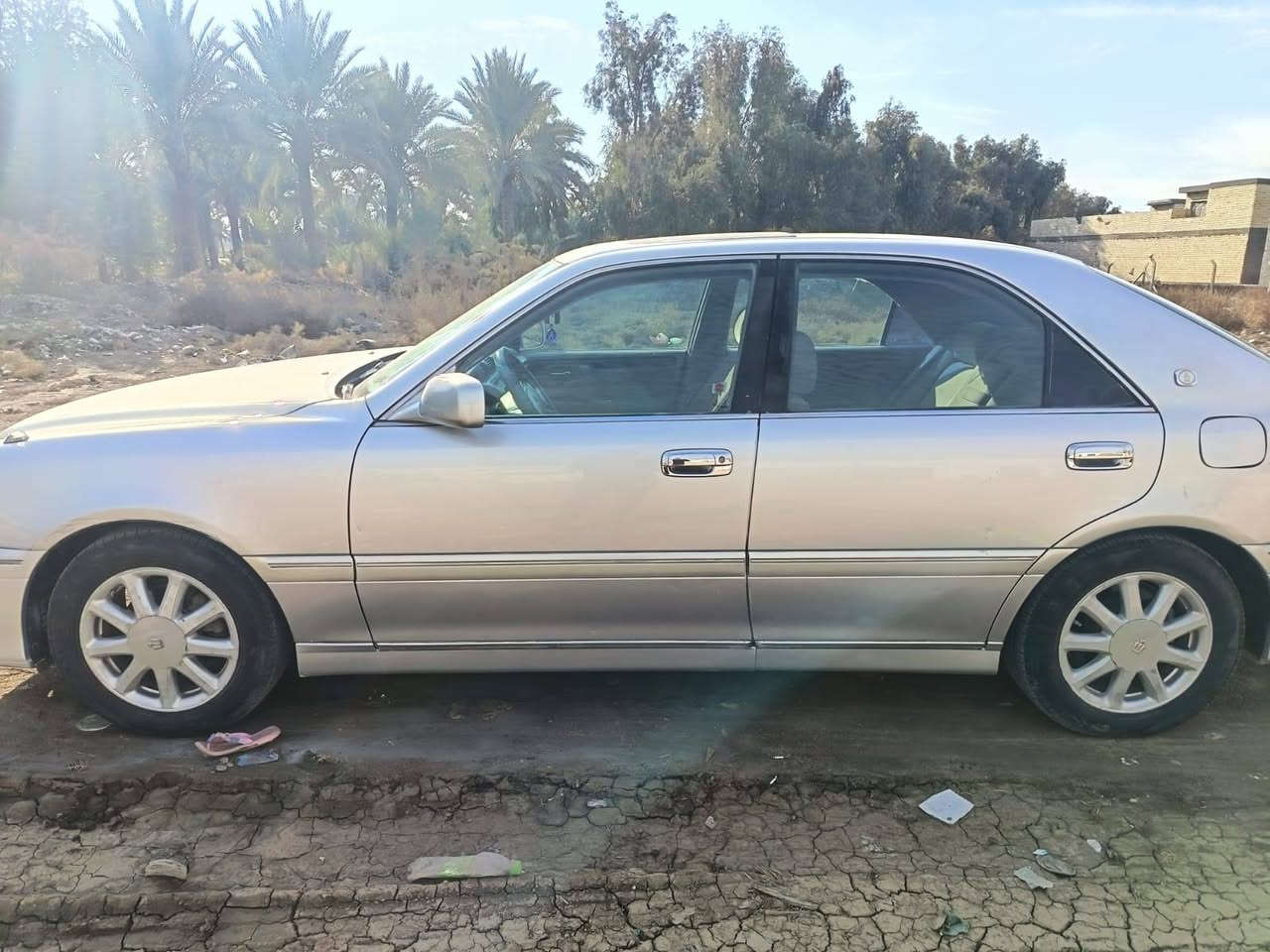 السلام عليكم ملكه للبيع فقط رقم انكليزي بسمي موديل ٩٩ اربع دكم فتحه بيه ضرب جاملغ الخلفي مكاني كفل السعر ١٣٥ بيه مجال رقمي ***********
