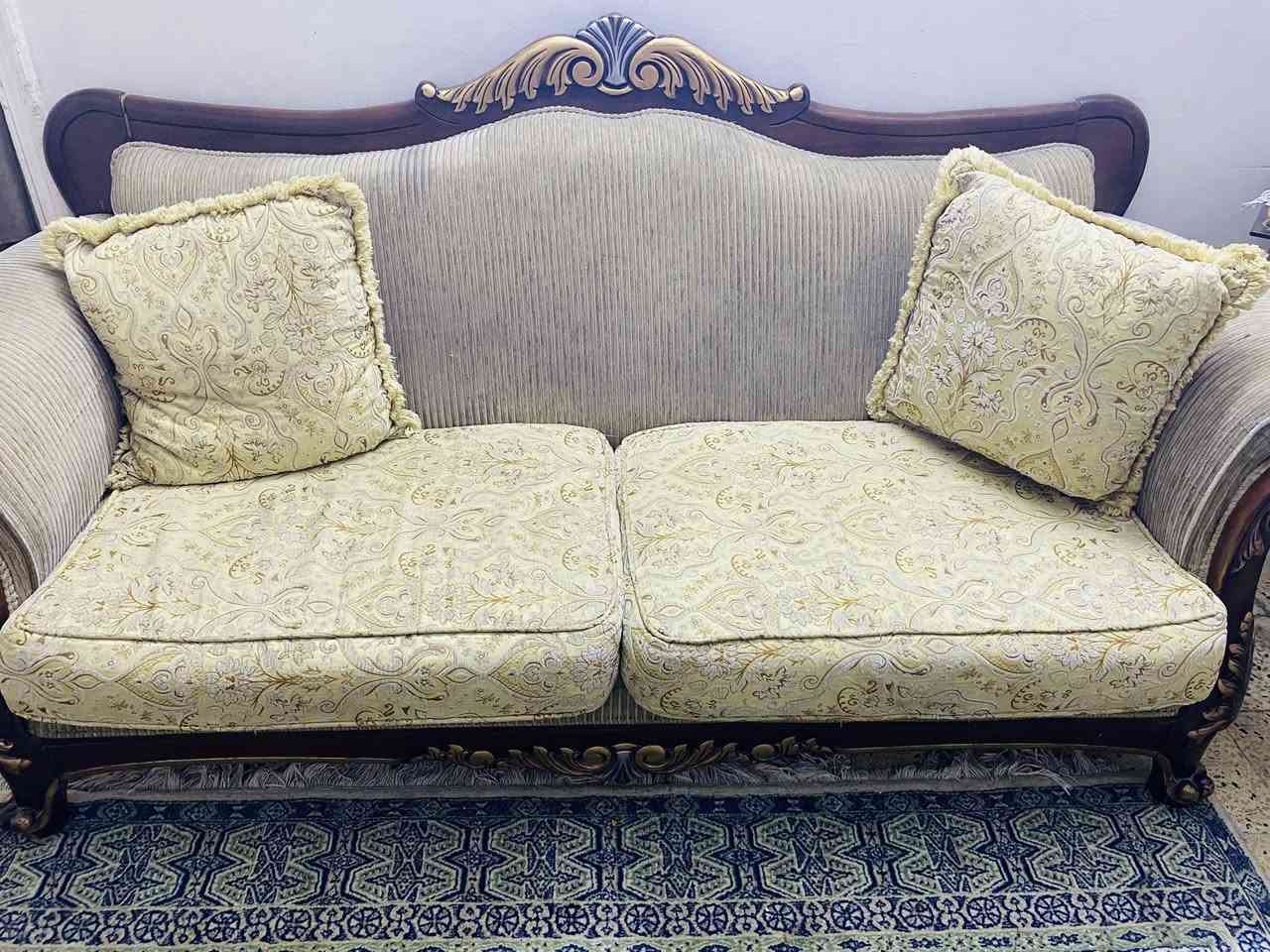 السلام عليكم تخم قنفات مستعمل 10 مقاعد السعر 250 لف مكانه كاظمية ***********
