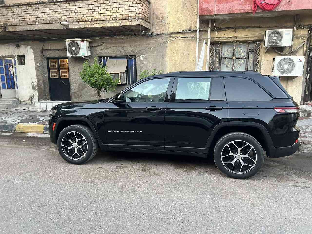السلام عليكم
جيب ٢٠٢٤ 

ماشيه ٣٠ميل

حادثه سقه ٦ قطع وراجع بلاد 

نفس الون تفصيخ

مرقمه بغداد شهداء باقيله سنه ونص 

مواصفات لمتدد فول بانوراما

***********
