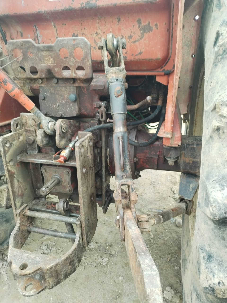 السلام عليكم تركتر فيأت للبيع المكان صلاح الدين بيجي الاتصال على الرقم /***********
